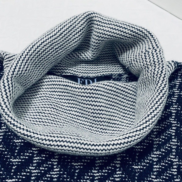 French FDJ Collection Womens Blue White Color Block Turtleneck Sweater Sz Medium - Picture 2 of 9